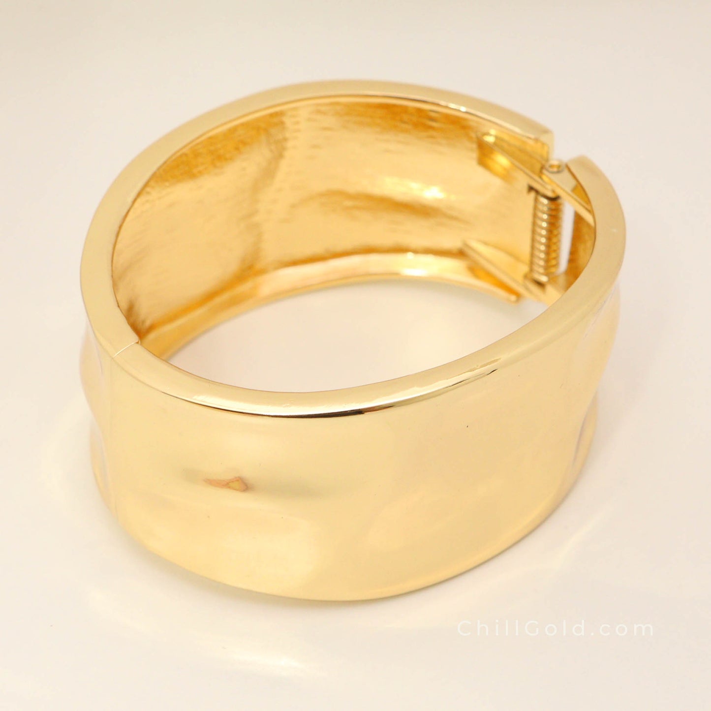 Luxe Wave Wide Hinged Bangle