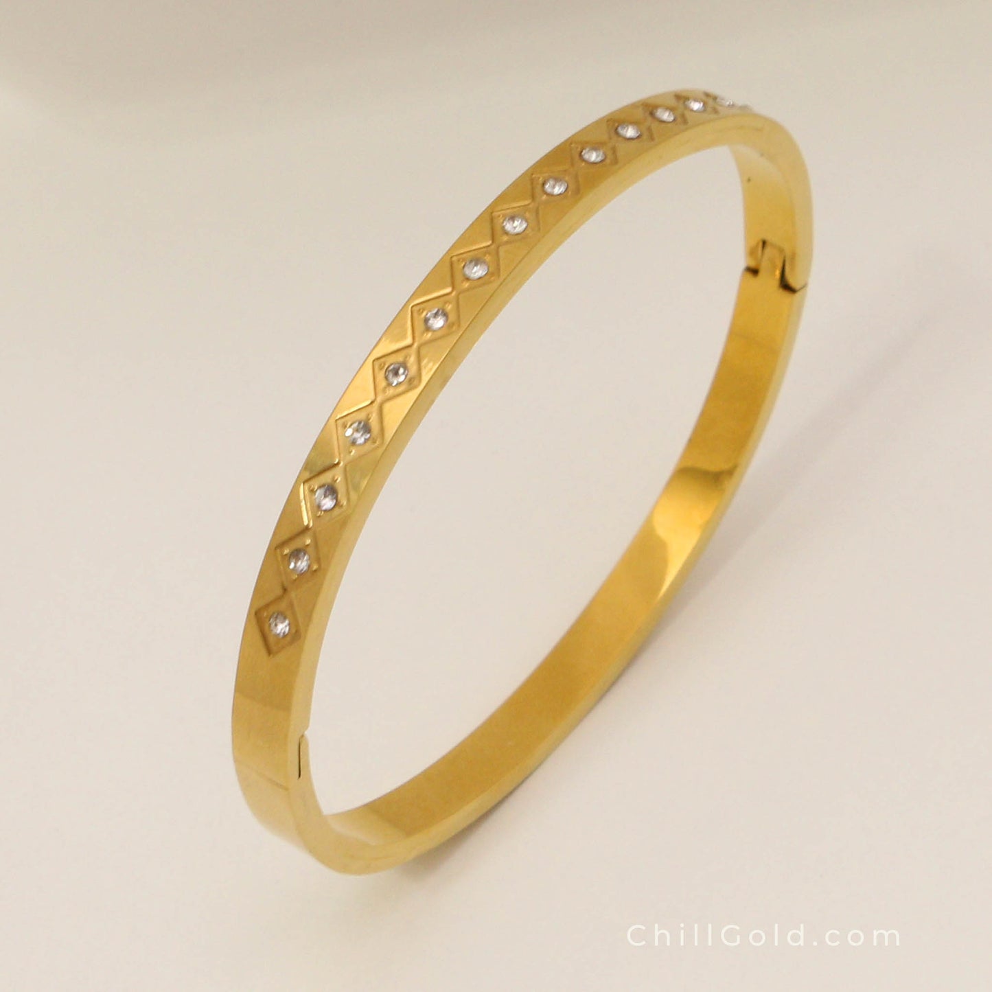 Elegant 18K Gold Plated Rhombus Rhinestone Bangle