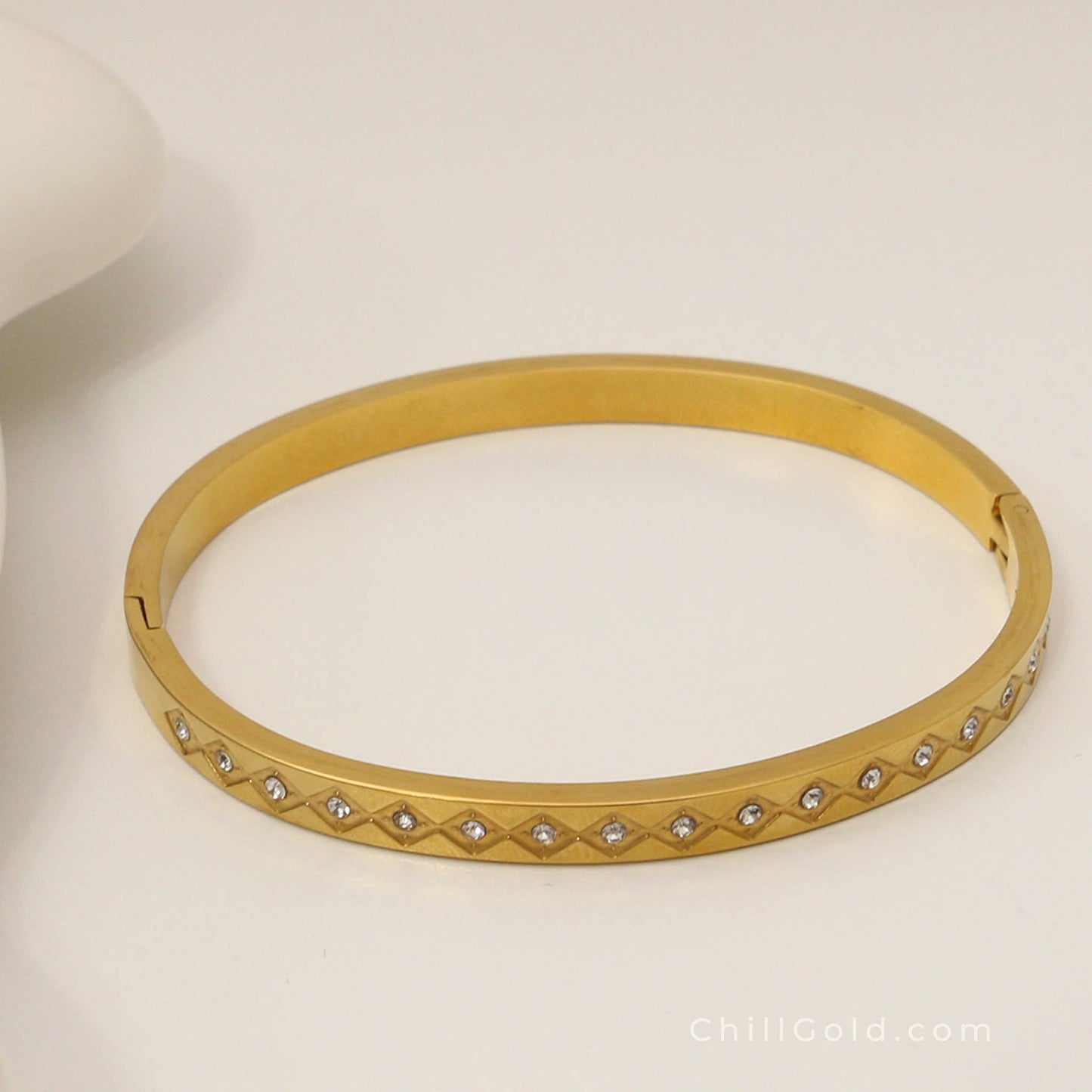 Elegant 18K Gold Plated Rhombus Rhinestone Bangle