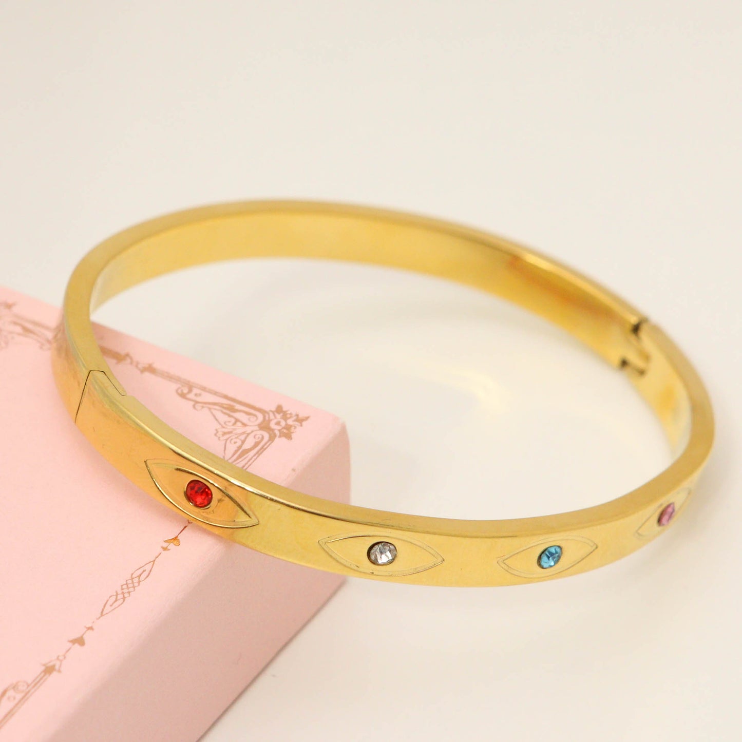 Elegant 18K Gold Plated Eye Design Rhinestone Bangle
