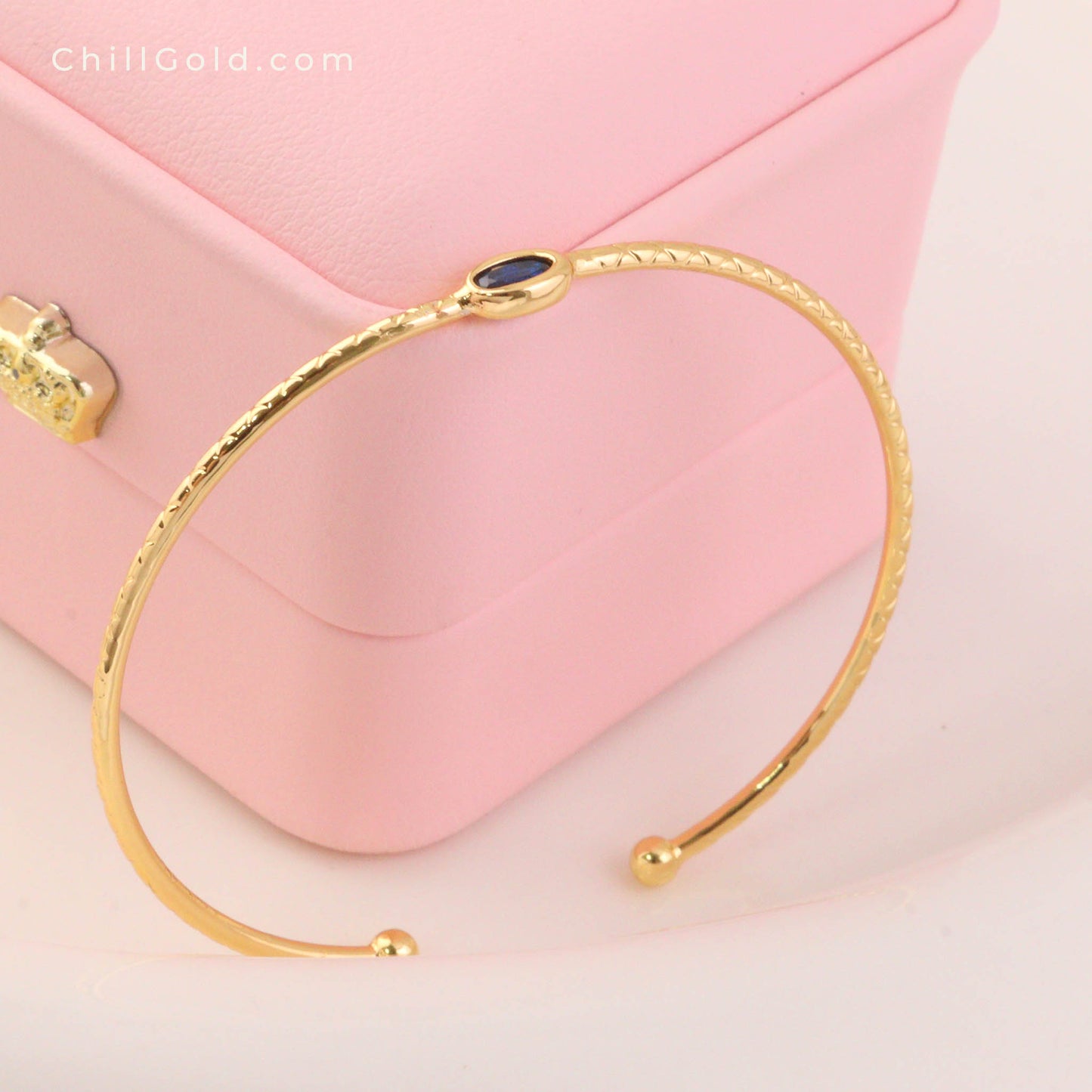 Blue Zircon Inlaid Thin Open Bangle | Vertical Texture Retro Bangle