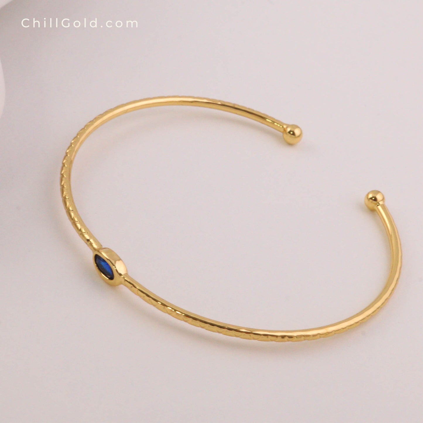 Blue Zircon Inlaid Thin Open Bangle | Vertical Texture Retro Bangle
