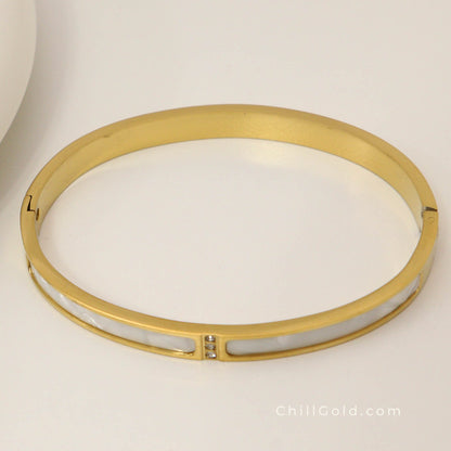Elegant 18K Gold Plated Shell Bangle