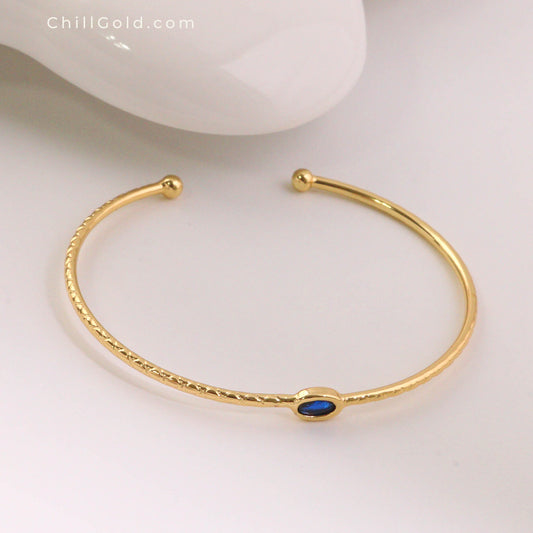 Blue Zircon Inlaid Thin Open Bangle | Vertical Texture Retro Bangle