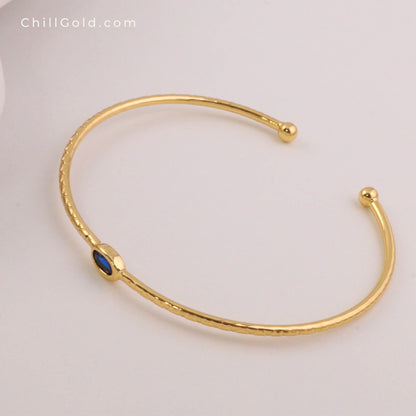 Blue Zircon Inlaid Thin Open Bangle | Vertical Texture Retro Bangle