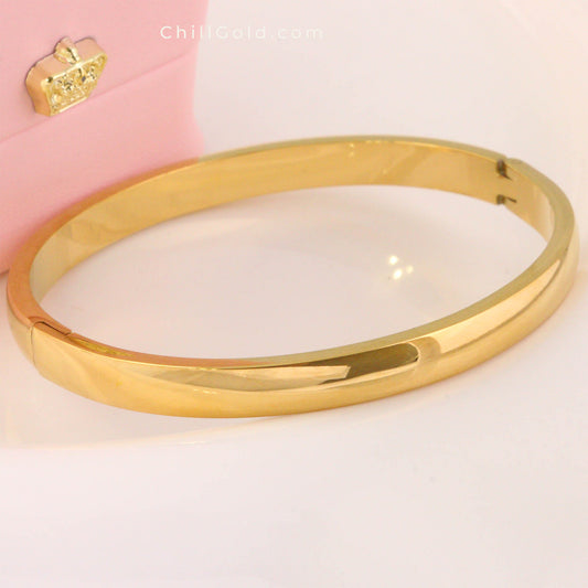 Minimalist Curved Bangle