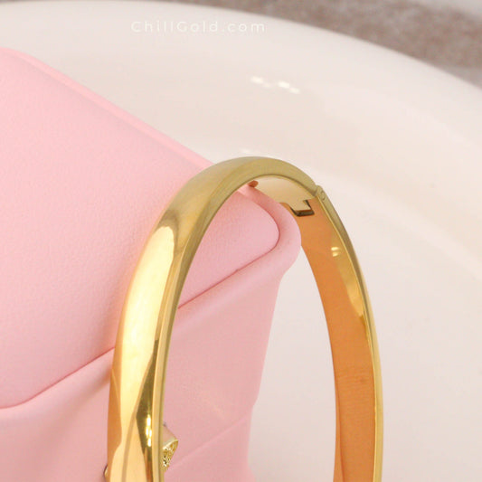 Minimalist Curved Bangle